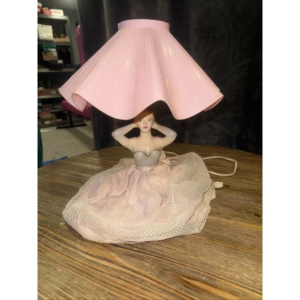 Vintage Pretty‎ Lady Victorian Table Lamp Boudoir Dress Pink